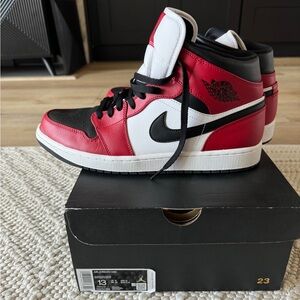 Air Jordan 1 Mid Chicago Black Toe Size 13